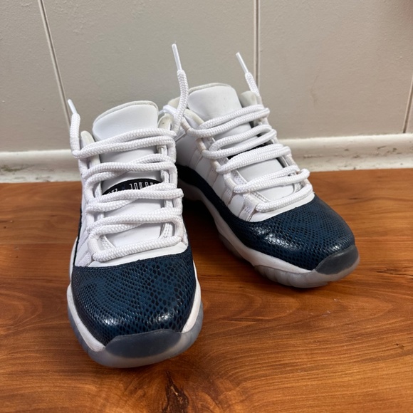 Air Jordan 11 Retro Low ‘Navy Snakeskin’ 2019 - Picture 4 of 5